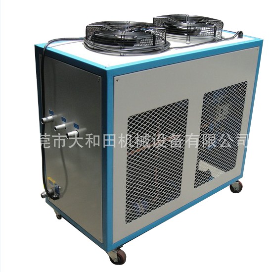 小型冷水機
